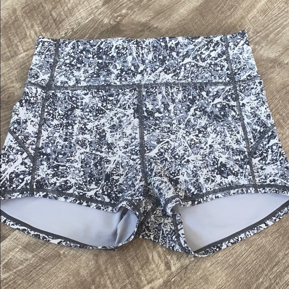 In Movement short 2.5” size 8